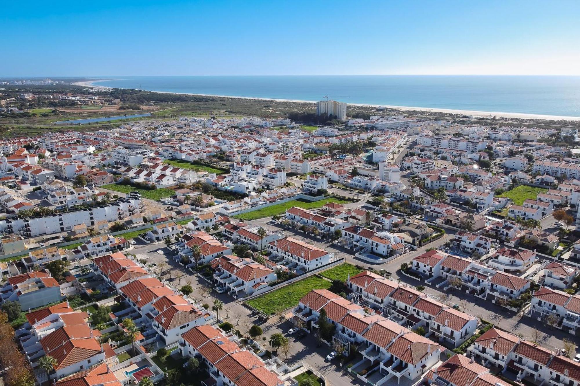 Vila Ramalhete W/ 3 Bdr & Balcony By Lovelystay Altura Bagian luar foto